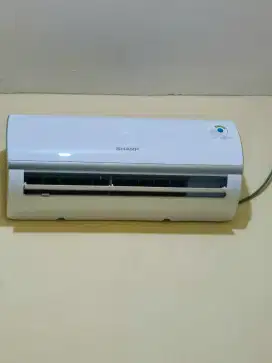 AC SHARP MULUS SEPERTI BARU 1/2 PK HEMAT LISTRIK