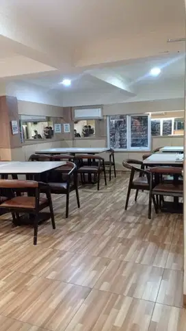 Dijual ruko dan usaha cafe di Pademangan.
