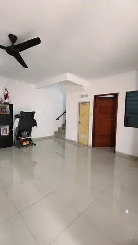Jual cepat rumah Sunter lebar 8 rapi  3 lantai jarang ada harga 2MAN
