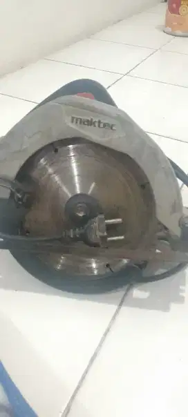 Alat gergaji listrik
