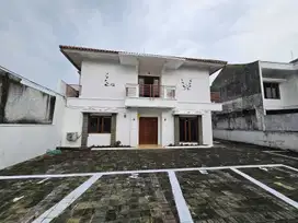 Dijual Rumah Besar Cocok Untuk Guesthouse / Kost2an Dbwah NJOP Daerah