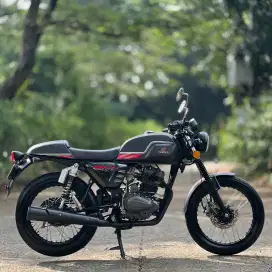 BENELLI MOTOBI 152 HITAM 2022 KM 4K ASLI ISTIMEWA
