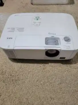 Proyektor 5000 lumen Nec, terang