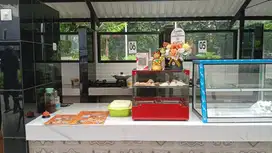 Penjaga & Pelayan Kanitin Pempek Mbak Youl