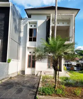 TANAH ADA BANGUNAN 135 m2 DALAM PERUMAHAN ONE GATE SYSTEM  DI TABANAN