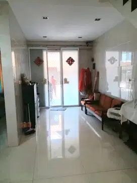 Rumah Taman Palem Lestari 3 lantai Furnish Jakarta Barat