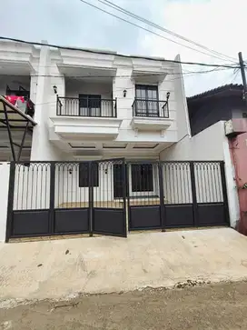 Di jual rumah 2 lantai siap huni bangunan baru di sukamaju cilodong.