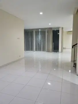 Rumah Minimalis, cantik, luas, dekat Mall