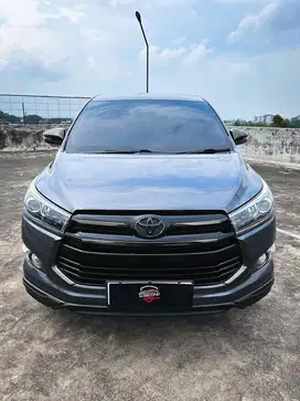 Toyota Innova Reborn Venturer 2.4 AT 2017