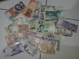 100 Lembar Uang Asing