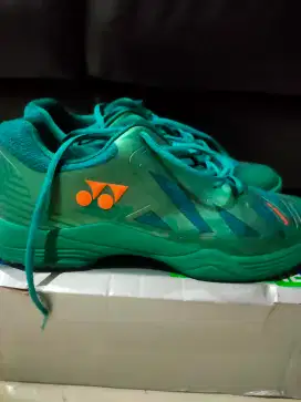 Sepatu Badminton Yonex Blaze 3