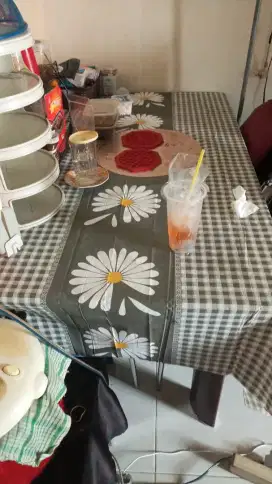 Meja Makan Kaca + 4 kursi