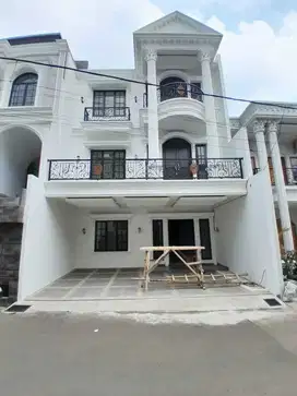 Rumah model eropa siap huni harga dibawah pasaran di jalan kebagusan
