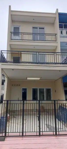 Rumah Brand New 3 Lantai di Kelapa Gading, Siap Huni, Harga Best