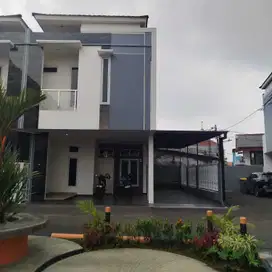 Rumah 2 lantai siap huni di Matraman Jakarta Timur dekat tol Jatinegar