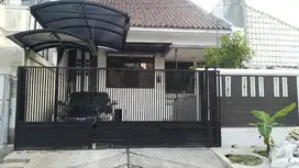 Rumah Bgs di Pulomas, Siap Huni 1.5 lantai, Lingkungan Asri dan Tenang