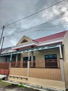 Rumah BARU HOOK PERUM SUMUR ADEM Woltermonginsidi Semarang Timur, Sema