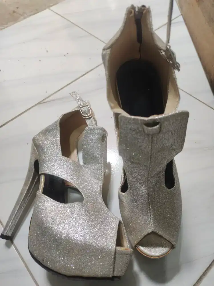 Hils silver size 40 tinggi 15cm