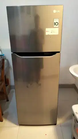 Kulkas LG 2 pintu smart inverter anti bunga es