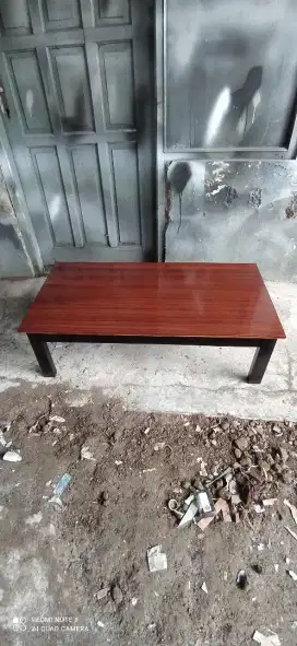 Meja lesehan serbaguna