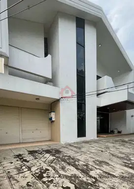 Dijual rumah bagus ada kolam renang di kemang bangka jaksel