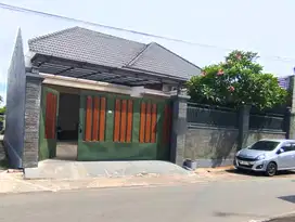 Rumah Mewah full furnished dan pool  Sumber Banjarsari Solo