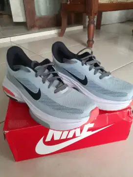 Sepatu sport no 40