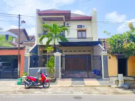 Rumah Cantik Nyaman 2 Lt Dekat Superindo Solo