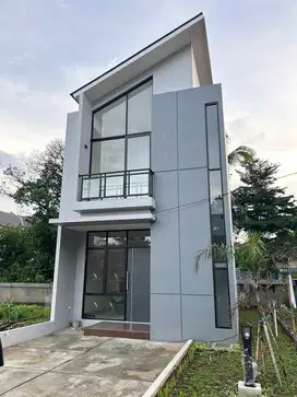 Rumah cantik dua lantai dekat pintu tol Cibubur