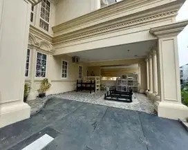Rumah bagus 2 lantai semi furnish kayu jati di The Green, BSD City