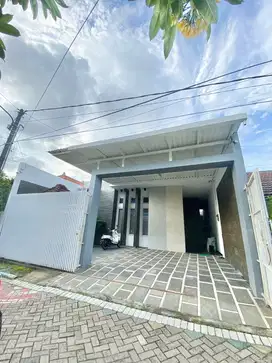 Rumah Terawat Menanggal Bungurasih