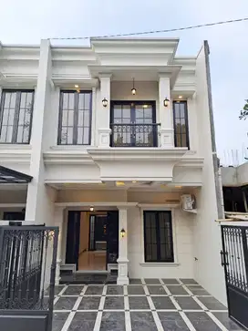 Dijual Rumah 2 Lantai Bergaya American Classic Dekat GDC