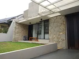 Rumah Open Spaxe Dengan Backyard Dan Halaman Luas Serba 10 Menit