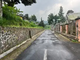Tanah kemuning dekat jembatan kaca