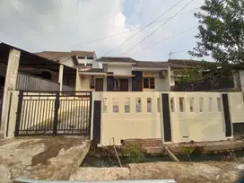 Sewa Rumah Taman Sentosa 2 Kamar Kosong Depan Jalan Besar, Cikarang