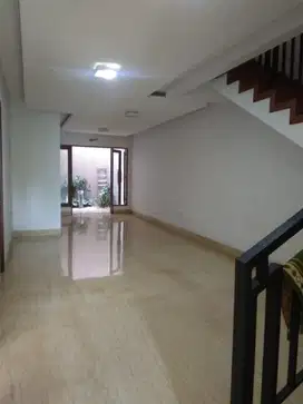 DIJUAL RUMAH BAGUS SIAP HUNI STRATEGIS DI KEMANG TIMUR