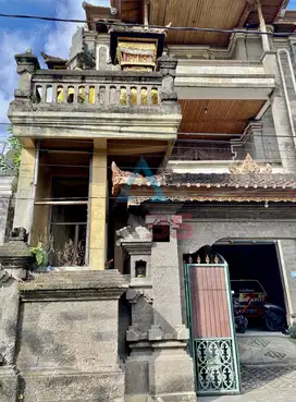 Dijual Rumah 3 lantai Style Balinese Berlokasi di Jalan Tunjung Sari