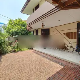 Rumah di Taman Kedoya Baru 2 Lantai Row Jalan 3 Mobil