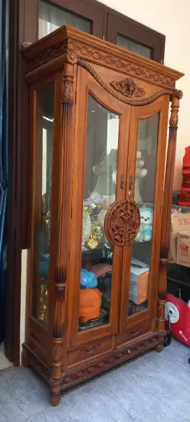Lemari Pajangan Kayu Jati