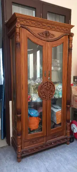 Lemari Pajangan Kayu Jati