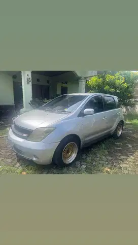 Toyota ist 2004 Bensin