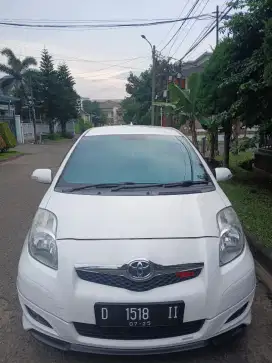 Toyota yaris strd matic