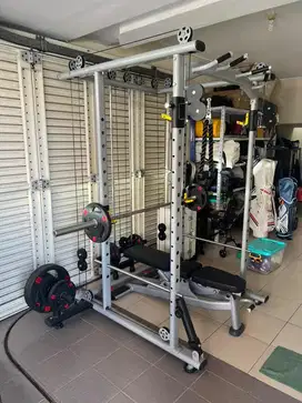 Alat fitnes gym power rack/smith machine multifungsi