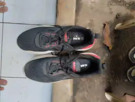 sepatu ukuran 42