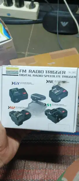 Wireless flash triger
