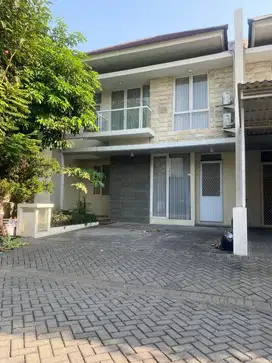 Disewakan Cepat Rumah Royal Residence Wiyung 4 Kamar Furnish Mewah