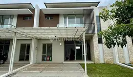 Sewa jarang ada rumah PIK 2 luas 10x15 2lantai 4KT rapi siap huni