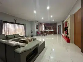 Rumah Ada Kolam Renang 2 Lantai Di Singgasana Pradana Bandung