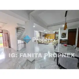 SUPER MURAH!Dijual rumah bgs di Tmn Kbn Jrk Interkon,JakBar LT324m2 LB