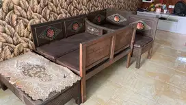 1 set kursi dan meja tamu dan kasur